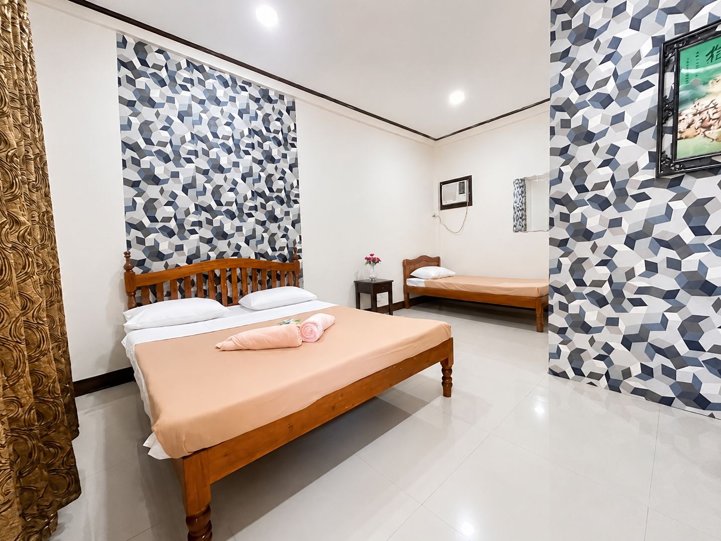 Medium Room at La Petite Pension